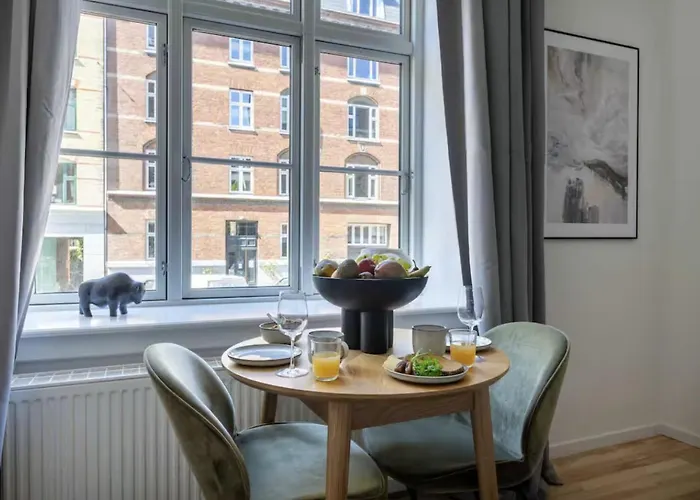 Perfect Couples Retreat In Urban Area *